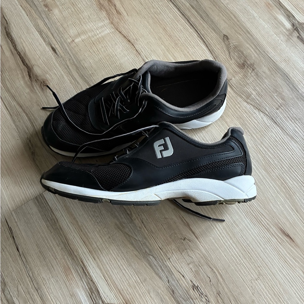 FootJoy Men's Black and White Athletic Shoes